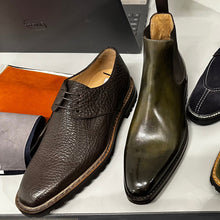 Load image into Gallery viewer, Hand made in Italy, the Castori chocolate brown pebble grain lace up shoe.