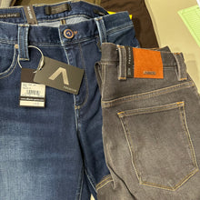 Load image into Gallery viewer, Relaxed fit cotton stretch jeans from Alberto.
