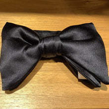 Load image into Gallery viewer, BOW-TIE
